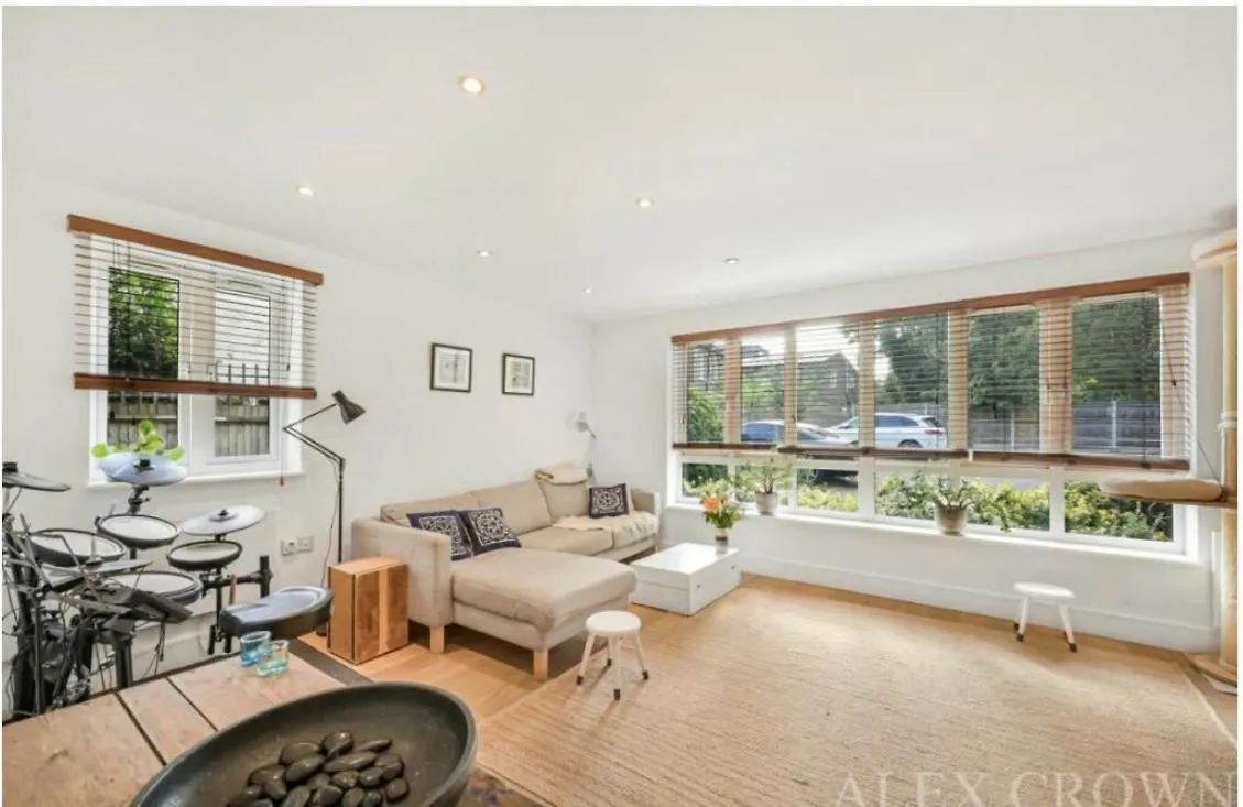 London One Bedroom Apartment In A Gated Community 0*,  Verenigd Koninkrijk