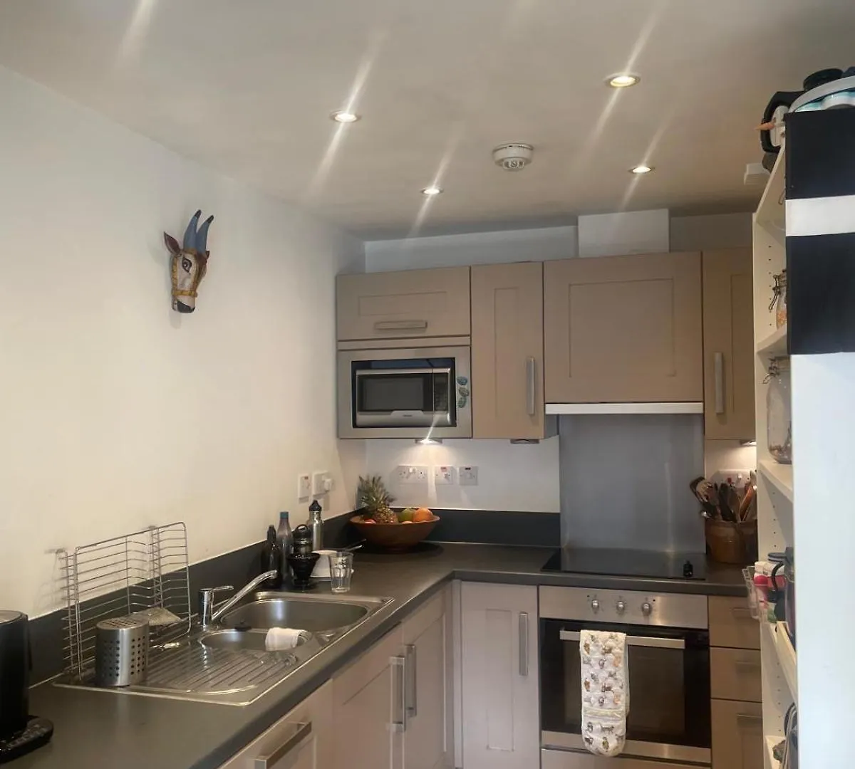London One Bedroom Apartment In A Gated Community