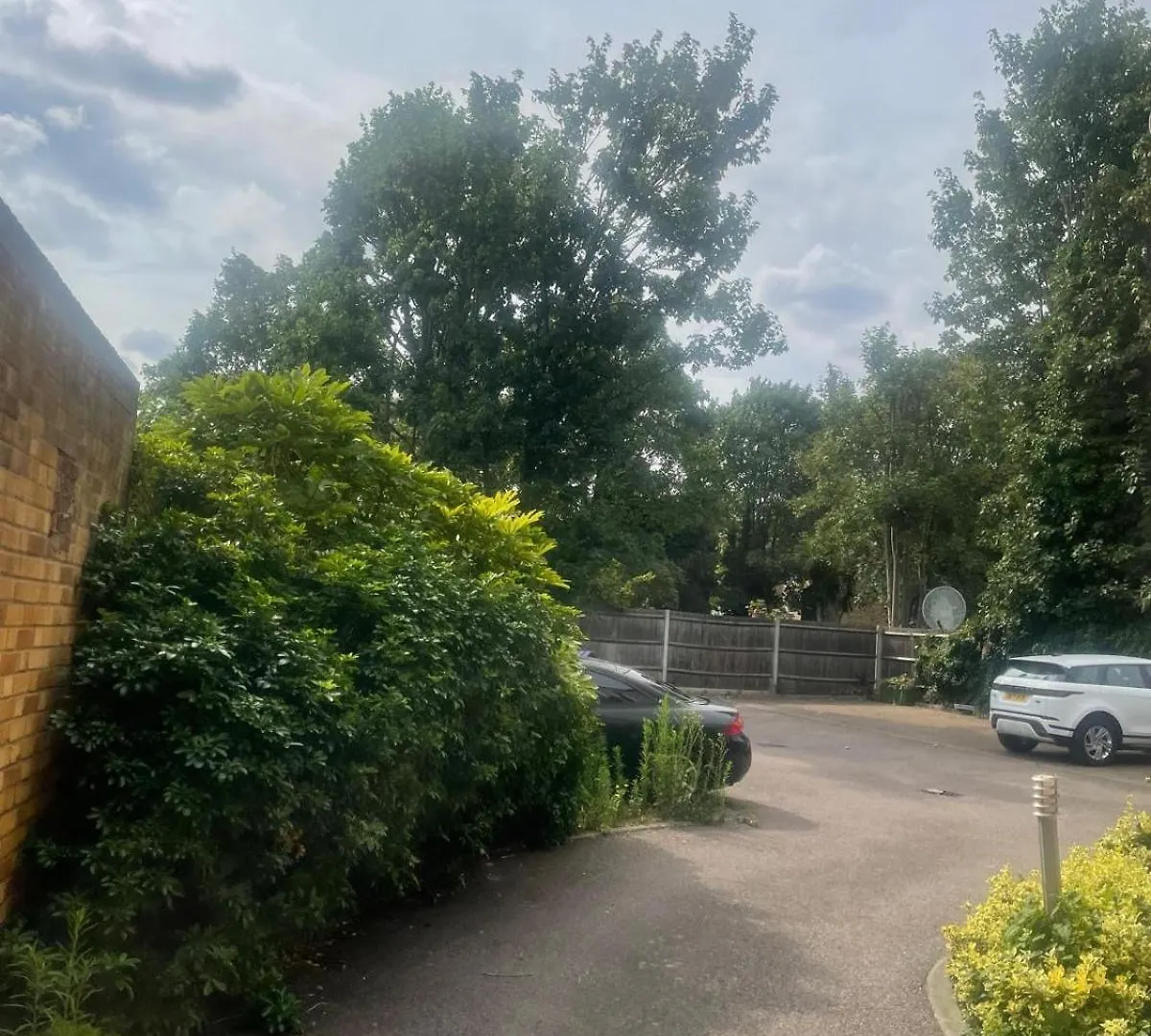 London One Bedroom Apartment In A Gated Community United Kingdom