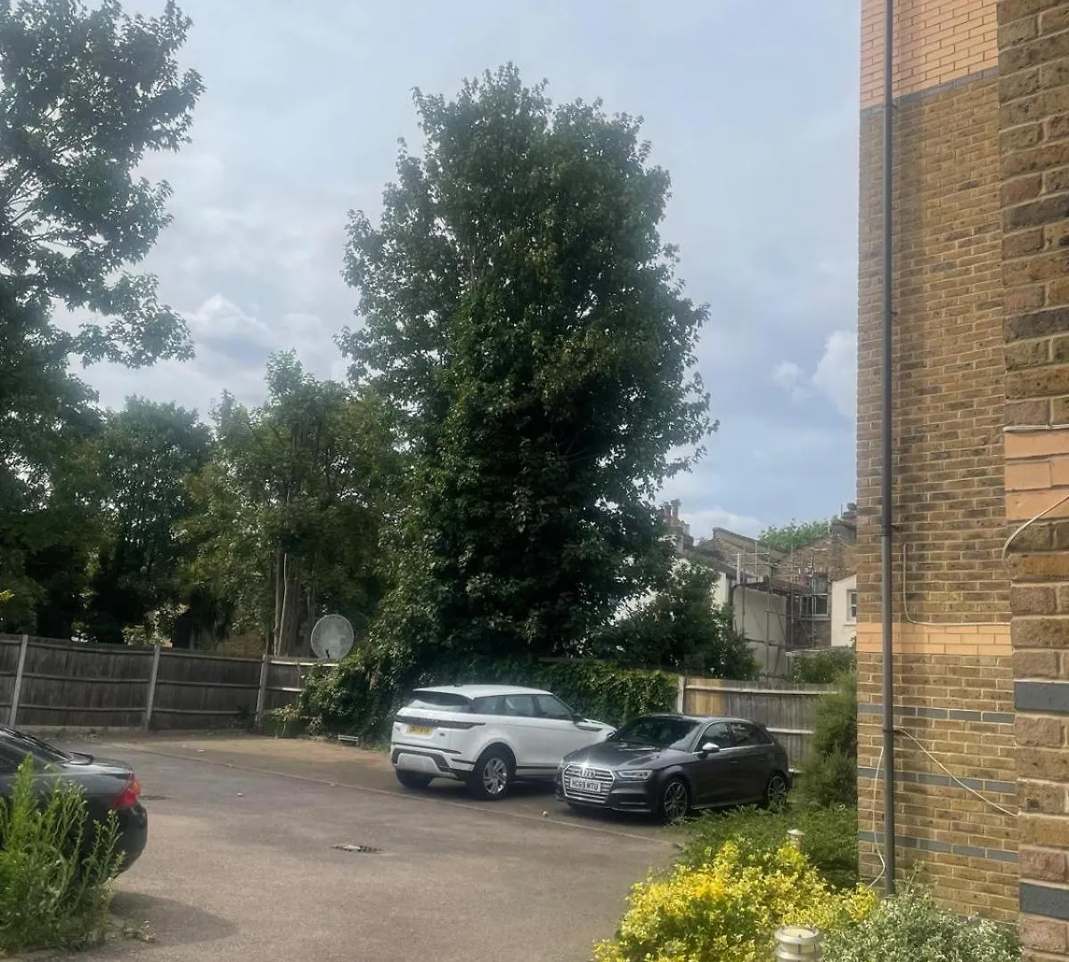 London One Bedroom Apartment In A Gated Community 0*,  United Kingdom
