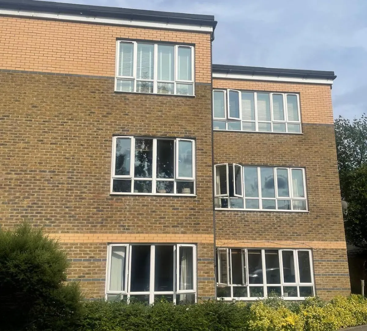 London One Bedroom Apartment In A Gated Community United Kingdom
